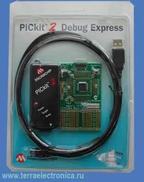 DV164121 – The PICkit™ Debug Express – недорогой набор из внутрисхемного программатора и макетной платы