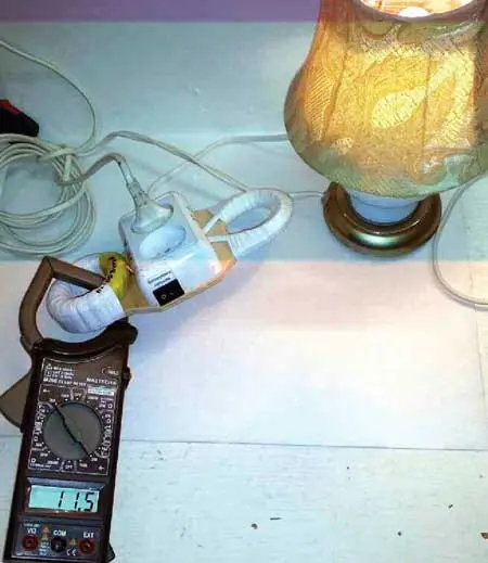 Измерение тока, потребляемого настольной лампой