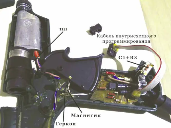 Вид размещения печатной платы в корпусе клеевого пистолета
