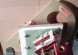 Вид на узел стыковки одного из вариантов практической конструкции верньера с КПЕ