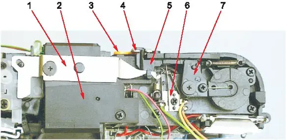 Узлы и детали, снимаемые для доступа к переключателю SA6
