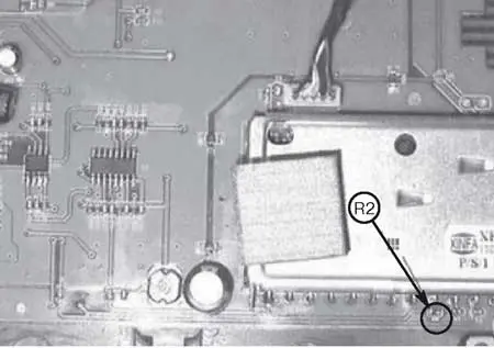 Фото платы с тюнером и расположение неисправного резистора